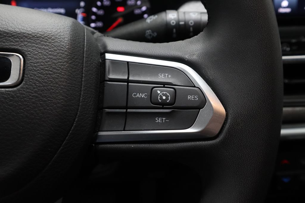 Used 2025 Jeep Compass Latitude image 29