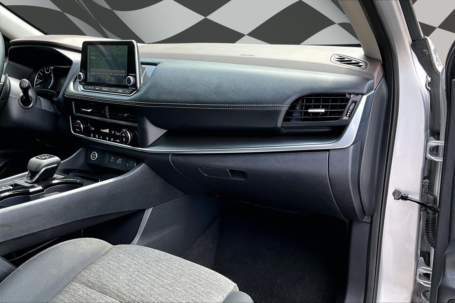 Used 2023 Nissan Rogue SV FWD image 16