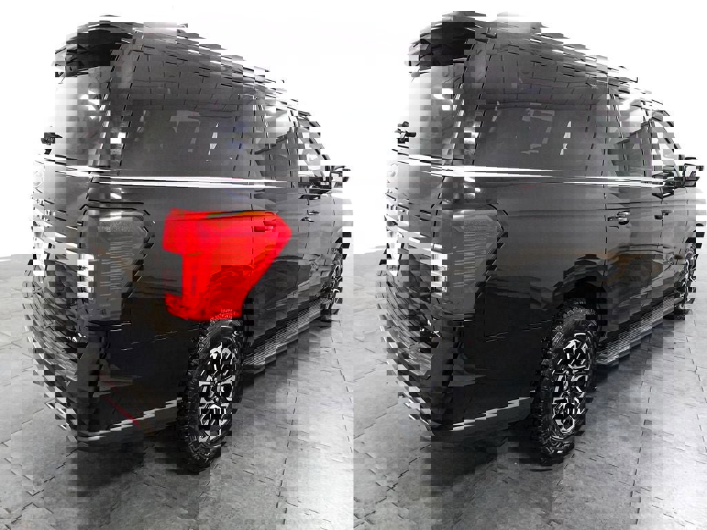 Certified 2024 Ford Expedition Max XLT image 5