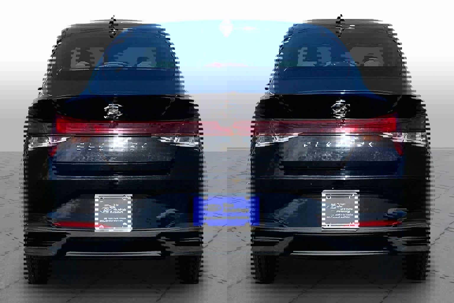 Used 2022 Hyundai Elantra SEL image 2