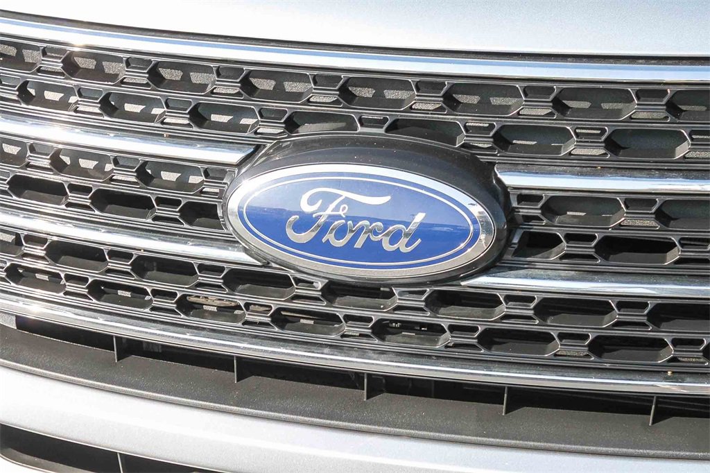 Certified 2022 Ford Explorer XLT w/ Equipment Group 202A image 7