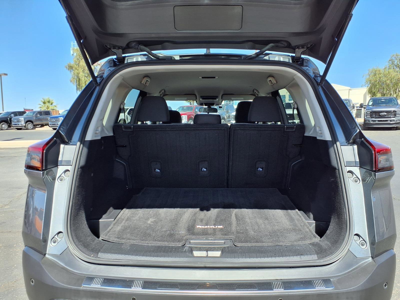 Used 2022 Nissan Rogue SV FWD image 16