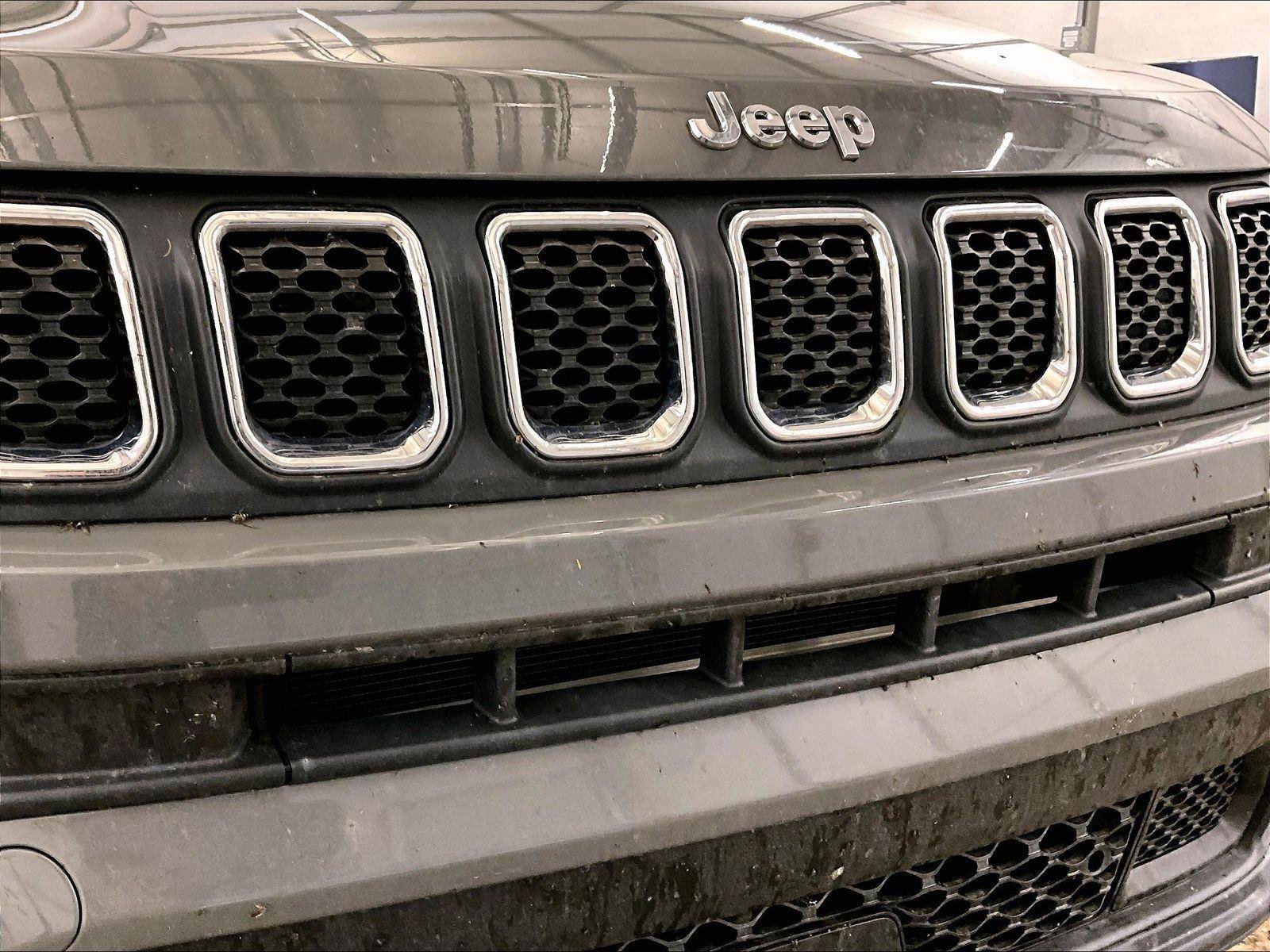 Used 2023 Jeep Compass Latitude AWD/4WD image 29
