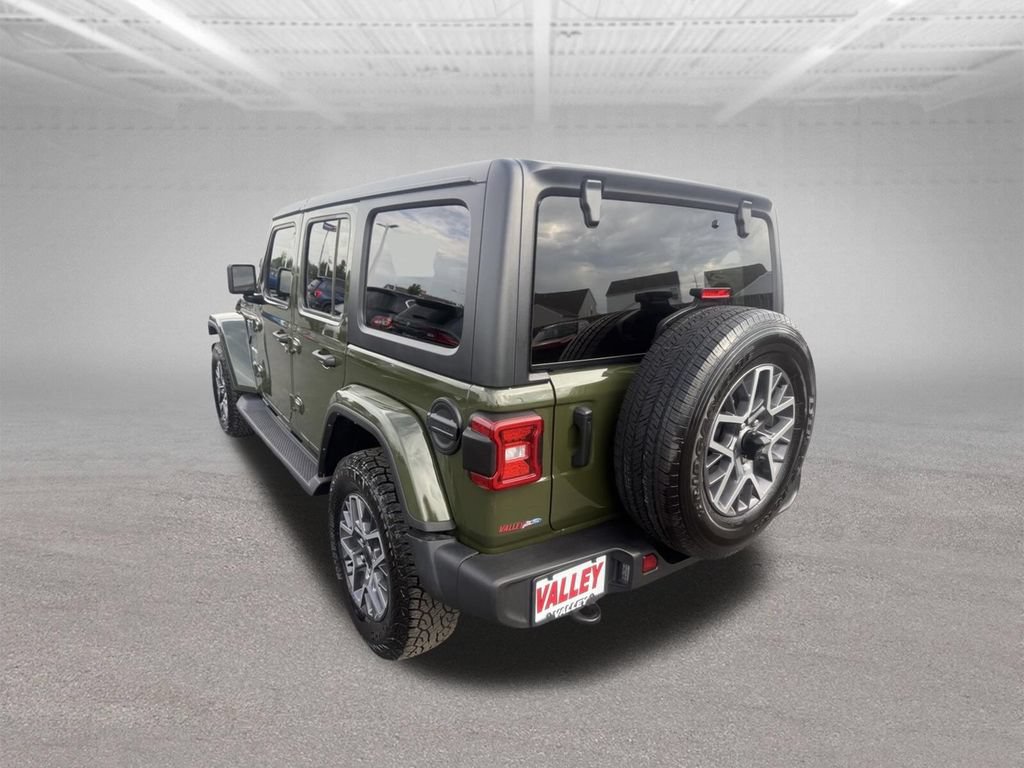 Used 2024 Jeep Wrangler Unlimited Sahara AWD/4WD image 9