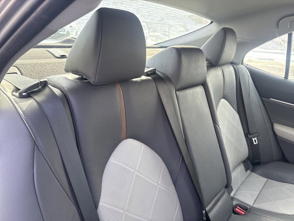 Used 2018 Toyota Camry XLE image 21