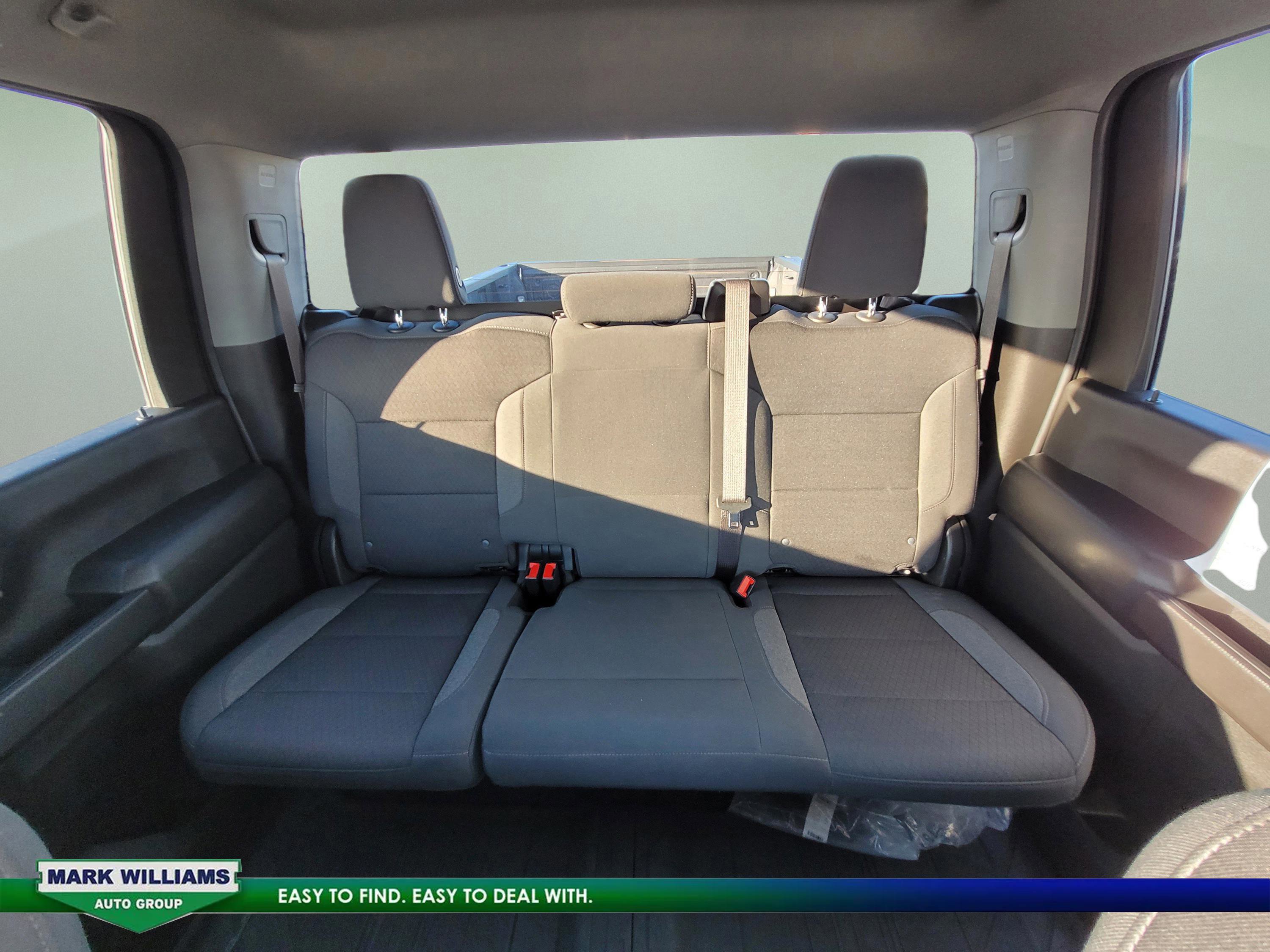 Used 2024 Chevrolet Silverado 2500 Custom w/ Custom Value Package image 16