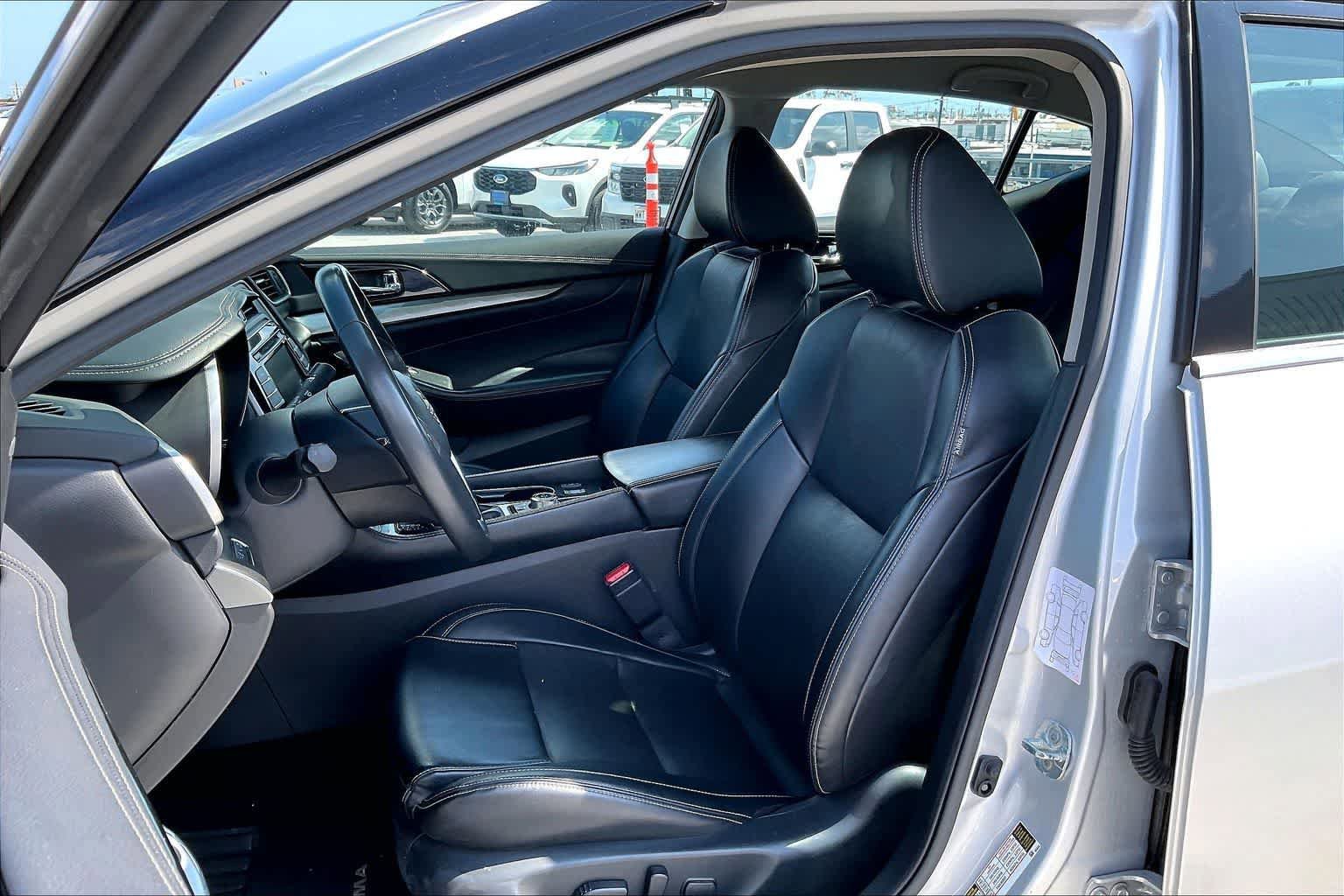 Used 2023 Nissan Maxima SV w/ Floor Mat Group FWD image 11