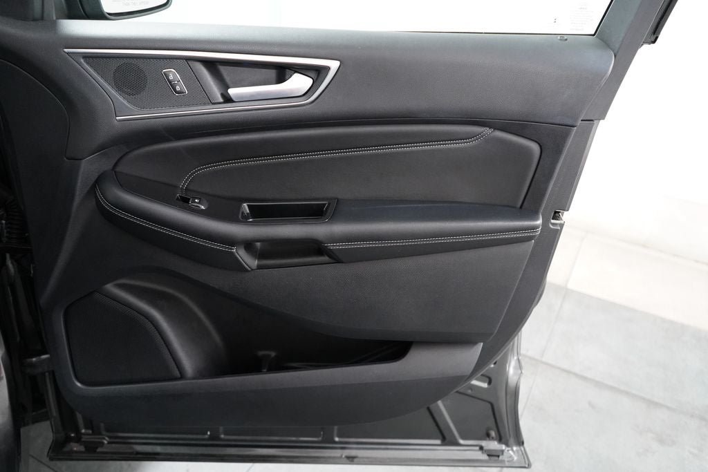 Certified 2018 Ford Edge Titanium w/ Technology Package FWD image 26