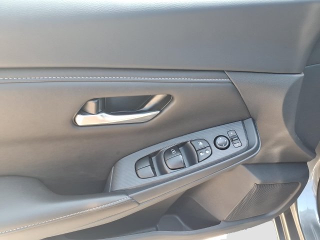 Used 2025 Nissan Sentra SV FWD image 14