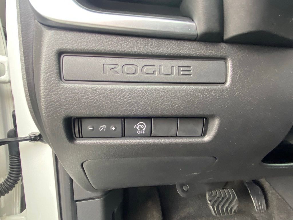 Used 2023 Nissan Rogue S FWD image 12