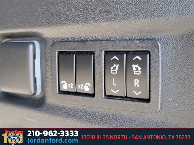 Used 2022 GMC Yukon XL AT4 image 32