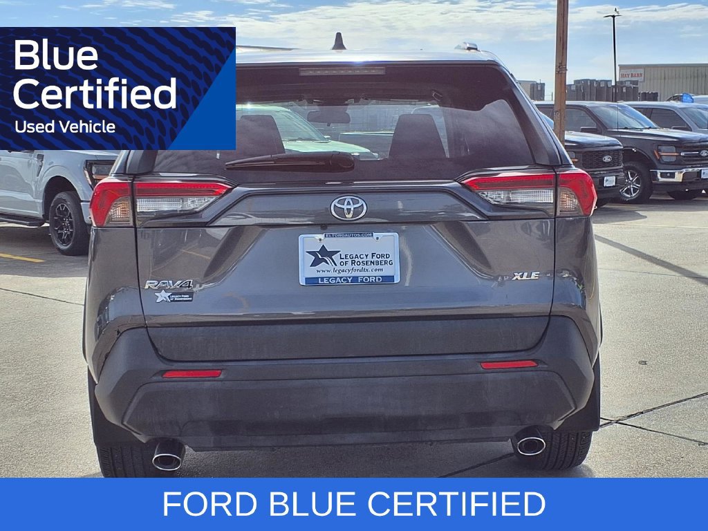 Used 2021 Toyota RAV4 XLE Premium FWD image 5
