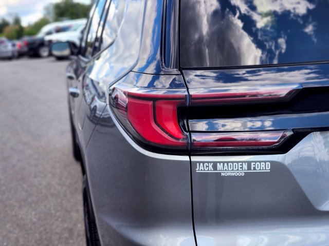 Used 2024 GMC Acadia Elevation w/ Luxury Package AWD/4WD image 9