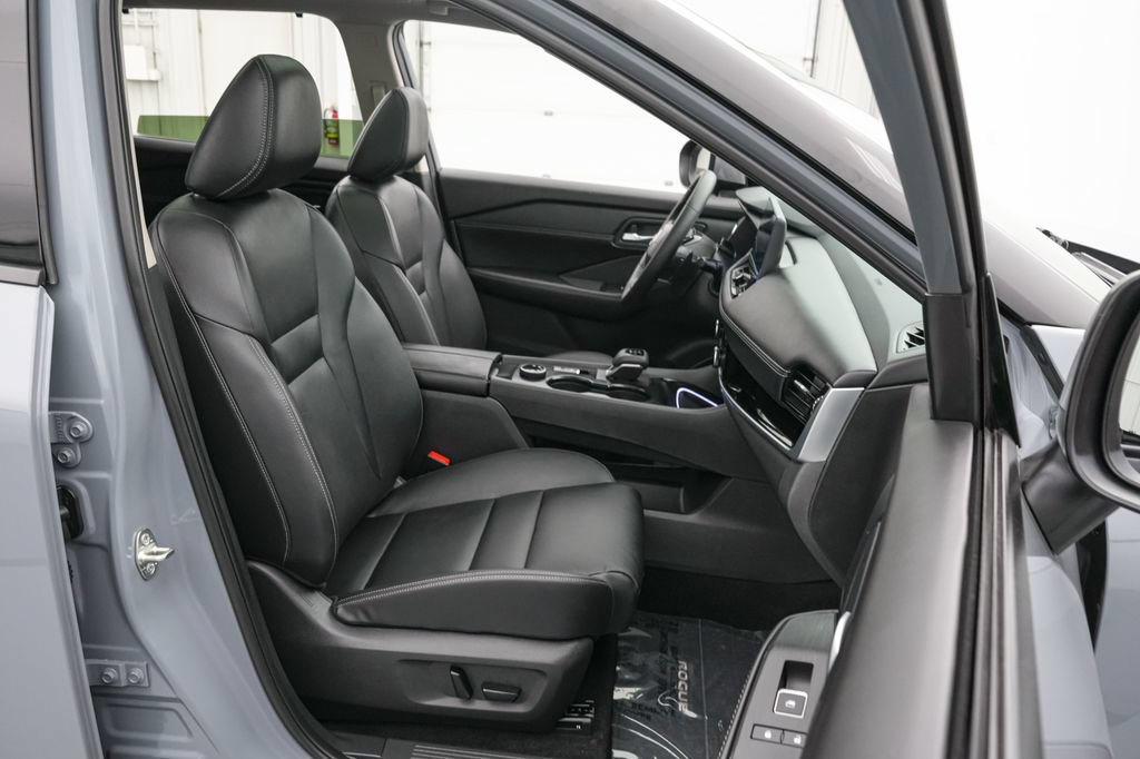 Used 2025 Nissan Rogue SL w/ Tech Package AWD/4WD image 22
