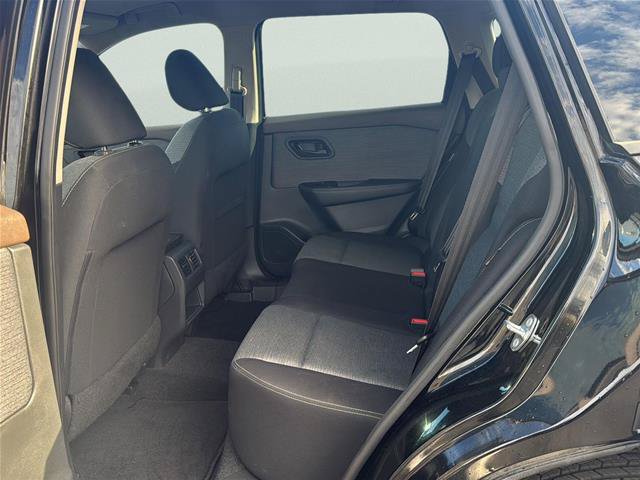 Used 2022 Nissan Rogue S FWD image 17