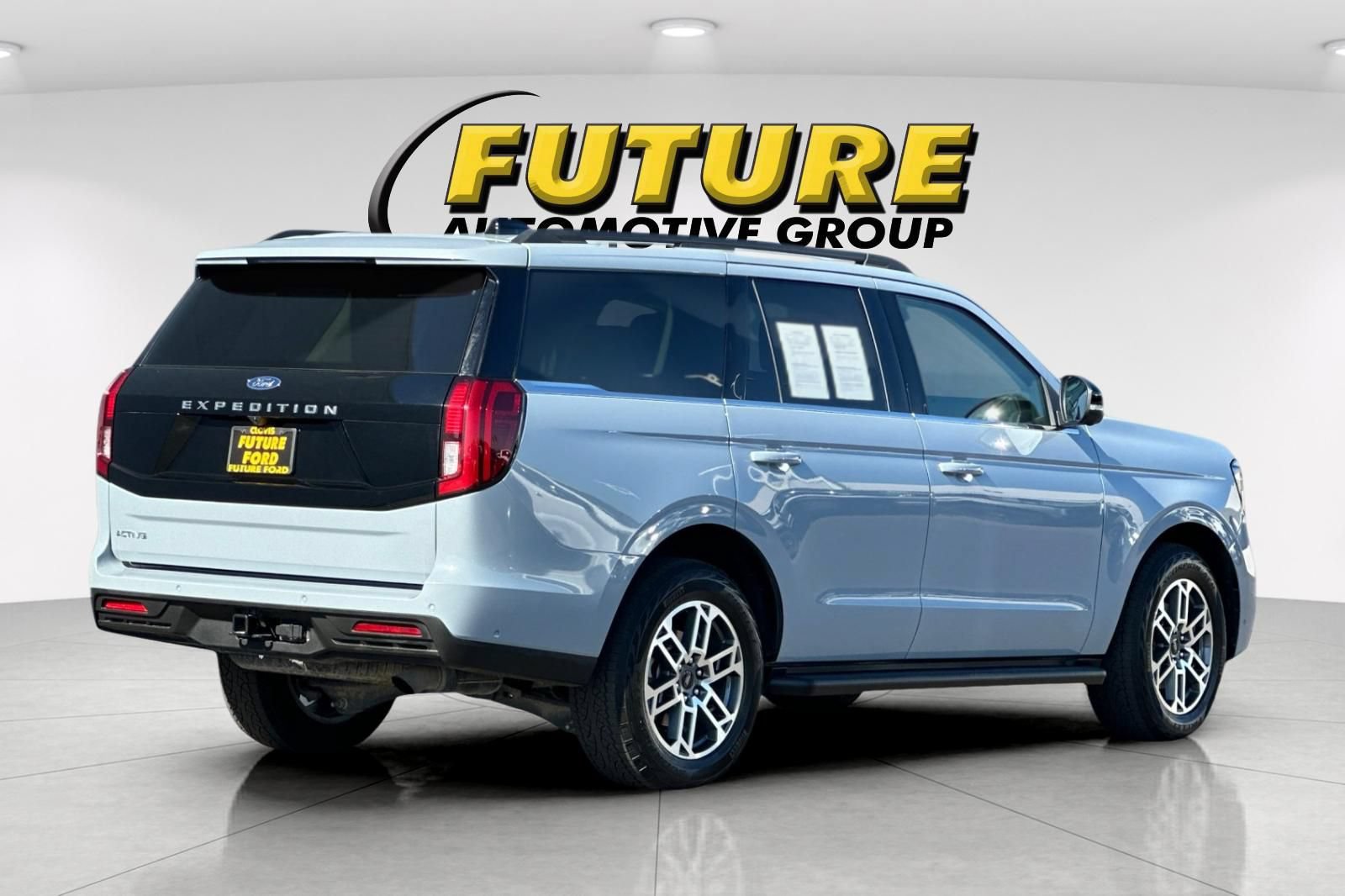 Certified 2025 Ford Expedition Active AWD/4WD image 3