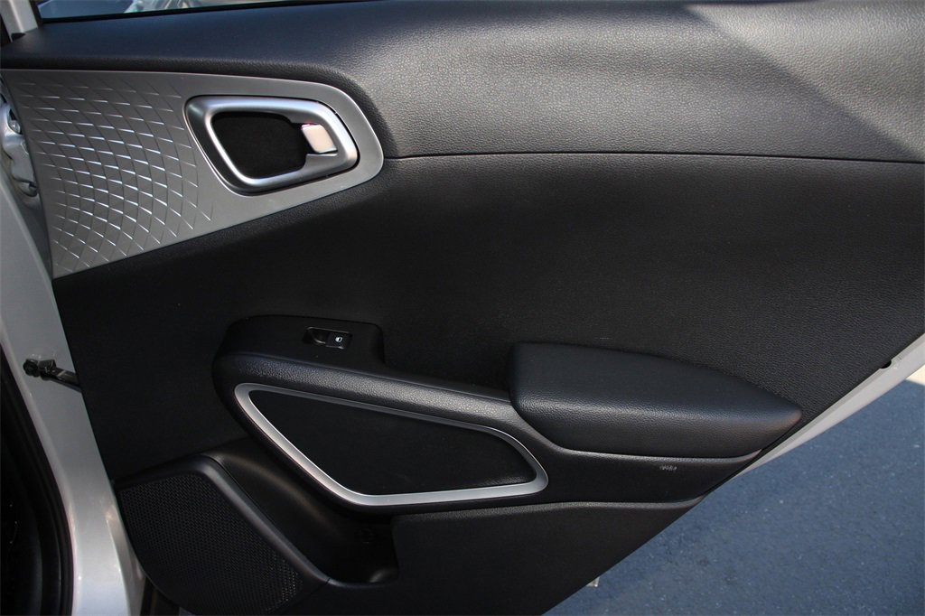 Used 2020 Kia Soul LX image 27