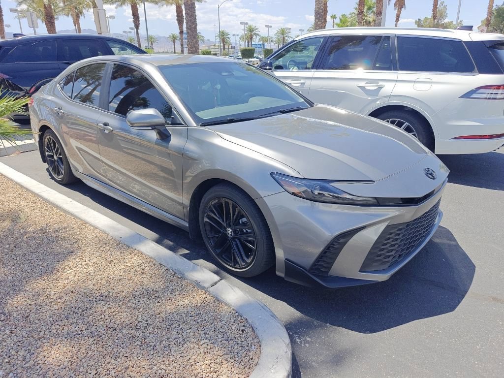 Used 2025 Toyota Camry SE FWD image 3
