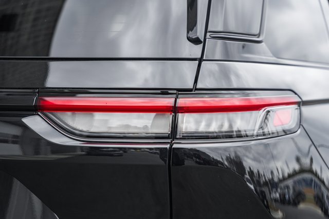 Used 2022 Jeep Grand Cherokee Altitude image 8