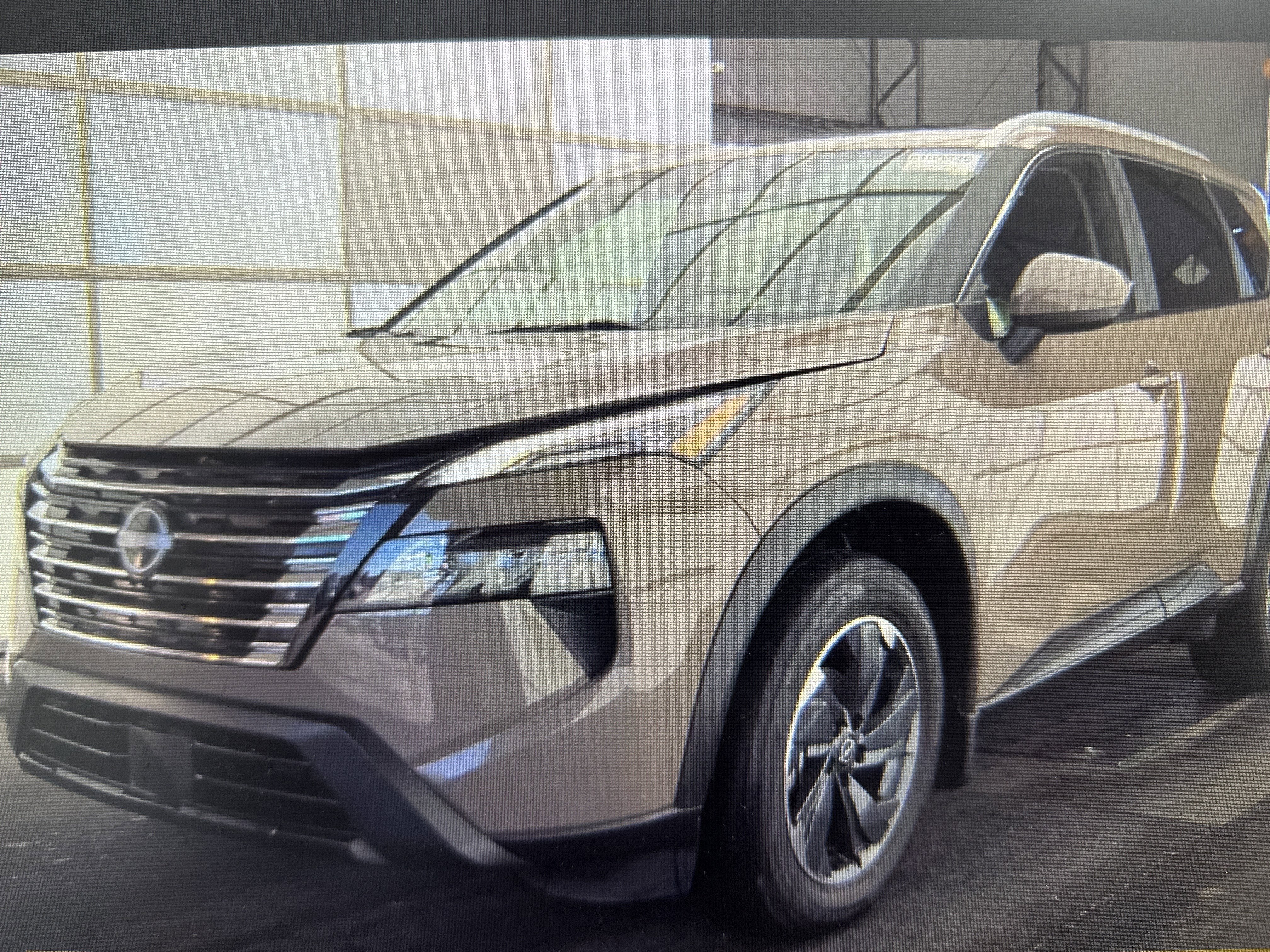 Used 2024 Nissan Rogue SV w/ SV Premium Package image 1