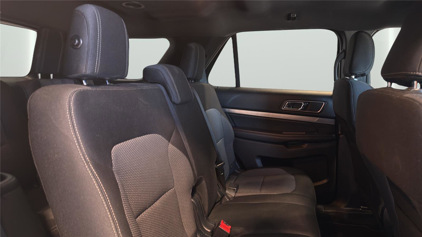 Certified 2018 Ford Explorer XLT w/ Equipment Group 201A AWD/4WD image 16