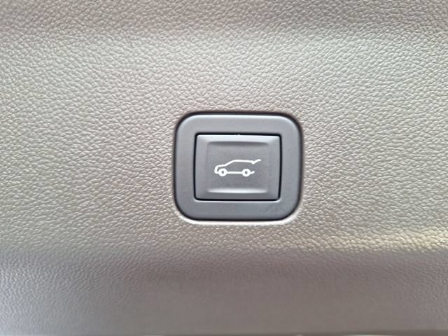 Used 2024 Cadillac Escalade Premium Luxury w/ LPO, Floor Liner Package AWD/4WD image 21