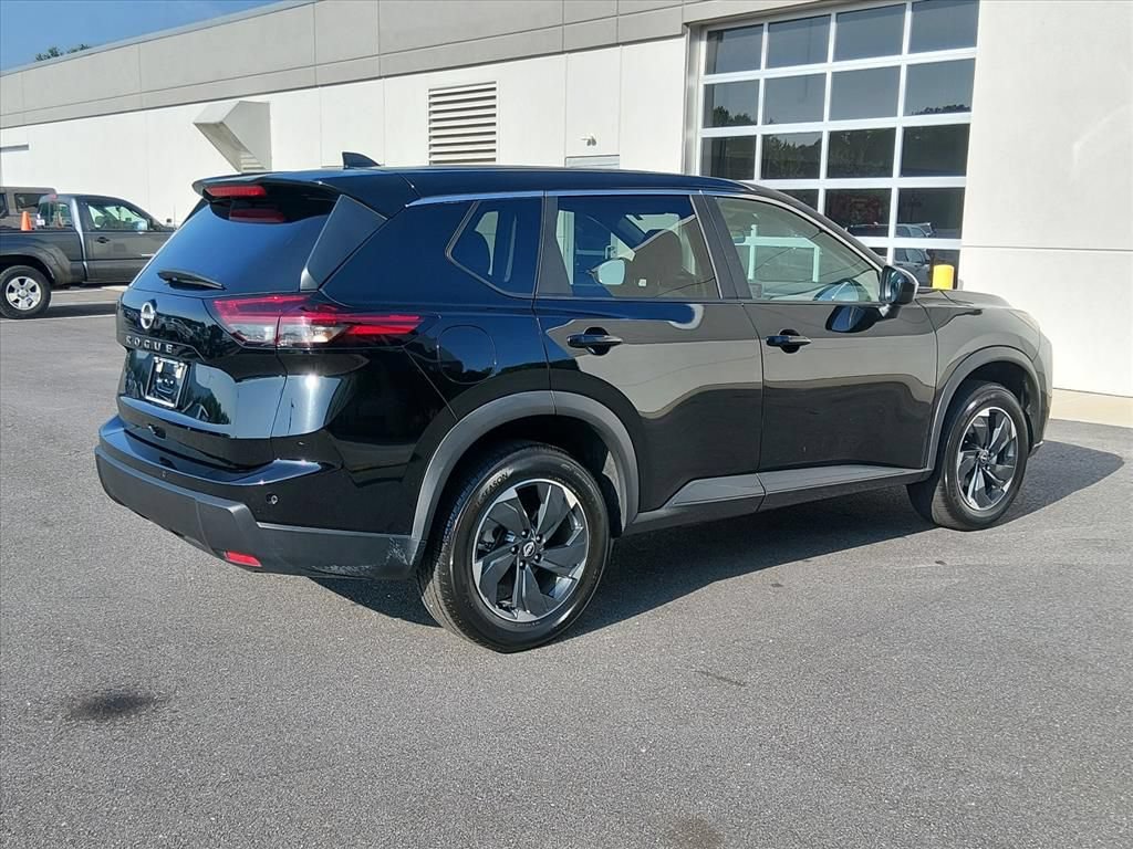 Used 2025 Nissan Rogue SV FWD image 4