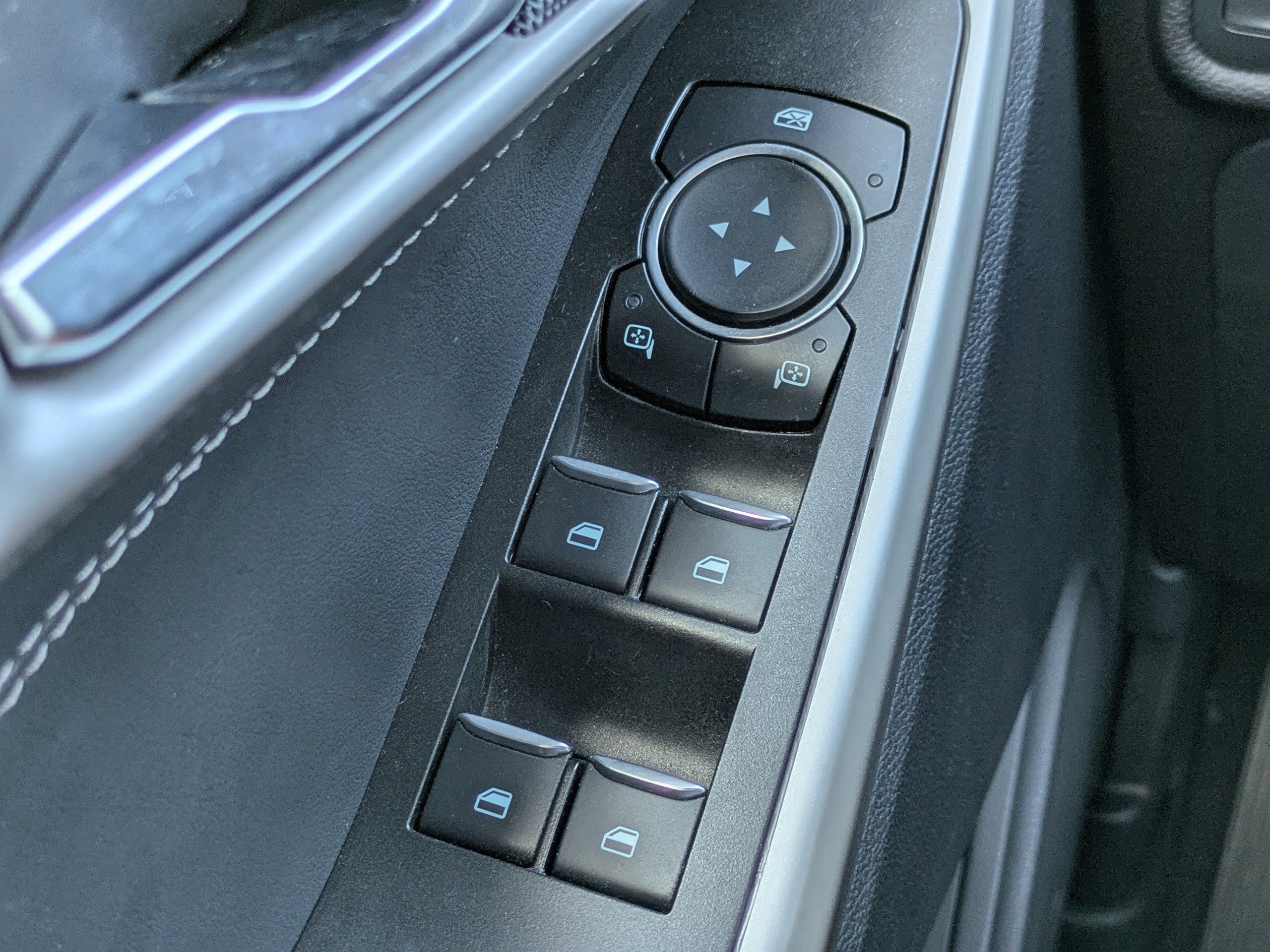 Certified 2022 Ford Explorer XLT w/ Equipment Group 202A image 20