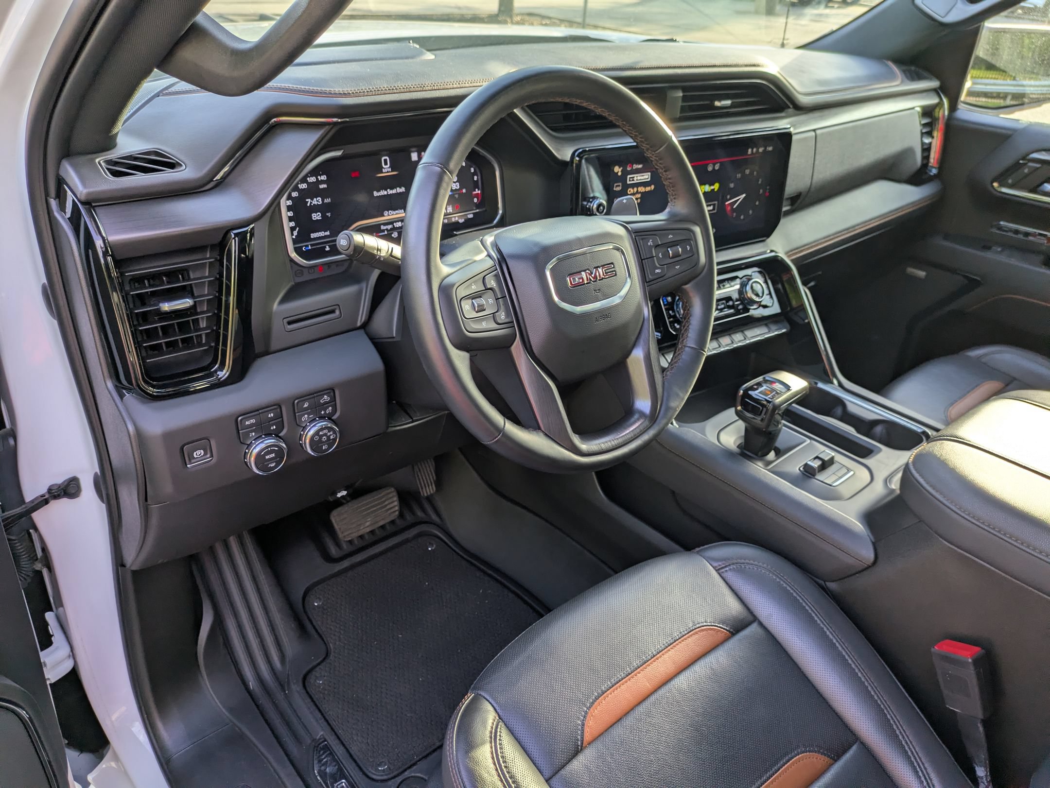 Used 2023 GMC Sierra 1500 AT4 w/ AT4 Preferred Package AWD/4WD image 14