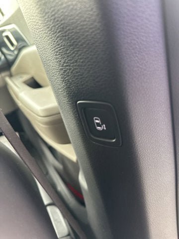 Used 2025 Kia Carnival FWD image 14