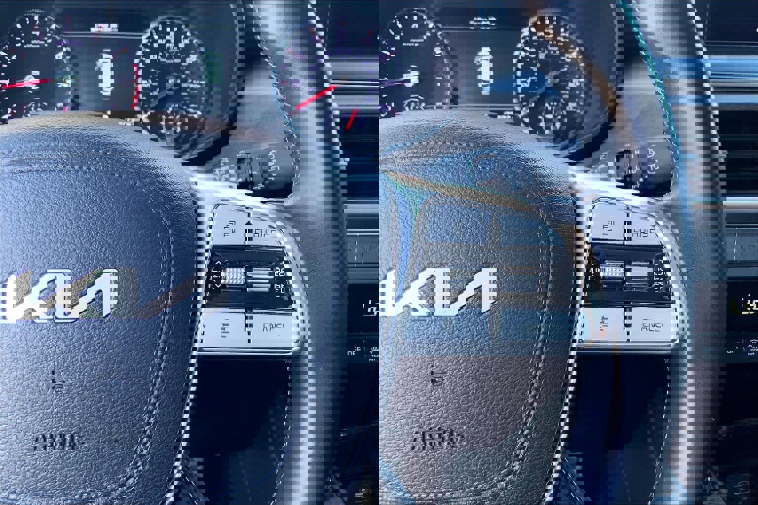 Used 2022 Kia Telluride SX w/ SX Prestige Package image 24