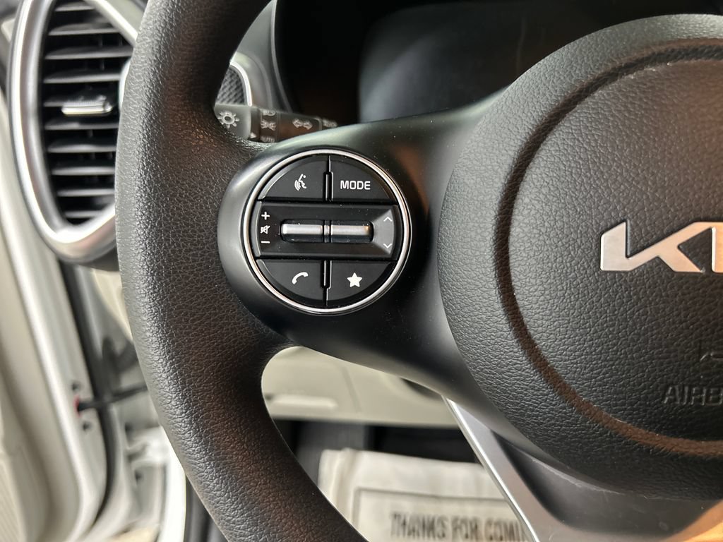 Used 2025 Kia Soul LX w/ LX Technology Package FWD image 20