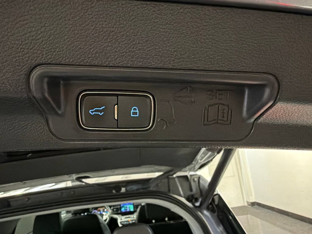 Certified 2022 Ford Explorer XLT w/ Equipment Group 202A AWD/4WD image 38