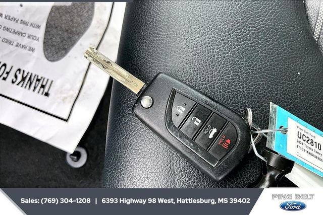 Used 2024 Toyota Camry SE image 11