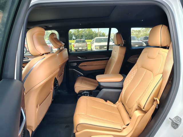 Used 2023 Jeep Grand Cherokee L Summit AWD/4WD image 13