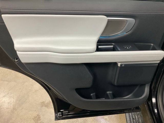 Certified 2025 Ford Expedition Platinum AWD/4WD image 15