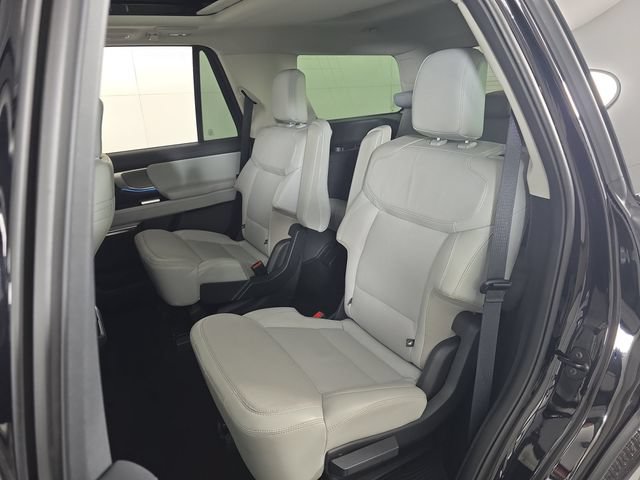 Certified 2025 Ford Expedition Platinum w/ Driver's Package AWD/4WD image 28