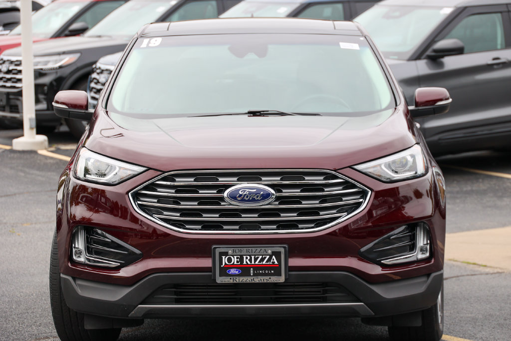 Certified 2019 Ford Edge Titanium w/ Cold Weather Package AWD/4WD image 17
