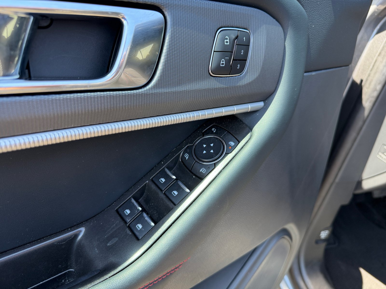 Certified 2025 Ford Explorer ST-Line w/ Premium Package RWD image 17