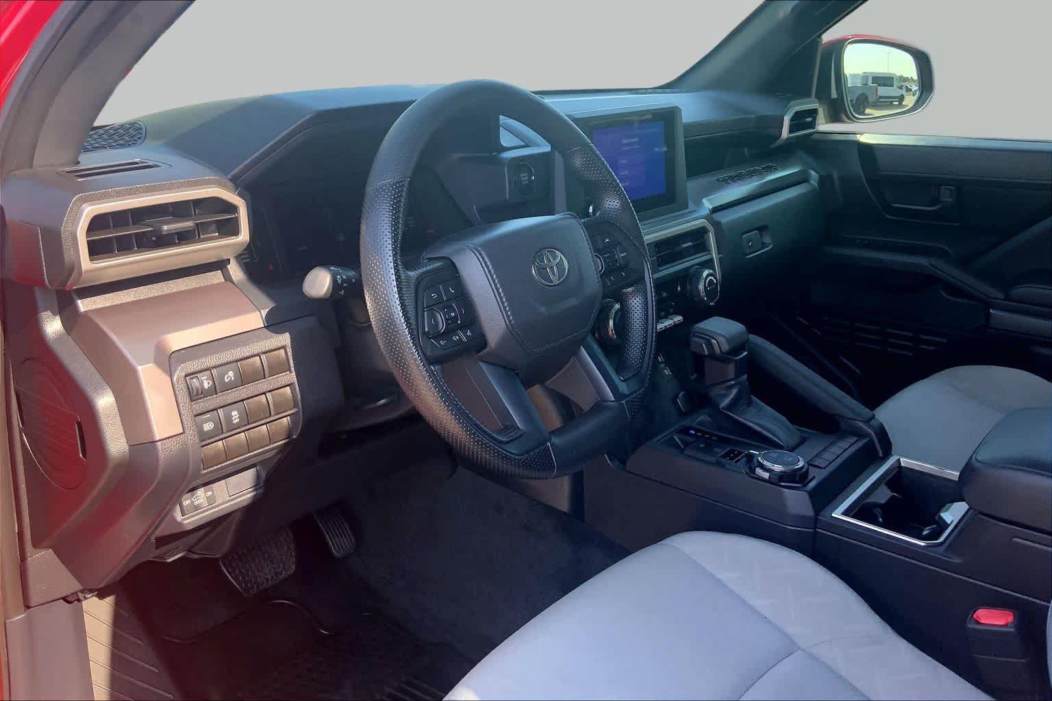 Used 2025 Toyota Tacoma SR5 AWD/4WD image 18