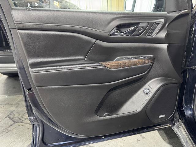 Used 2021 GMC Acadia Denali w/ Denali Technology Package AWD/4WD image 16