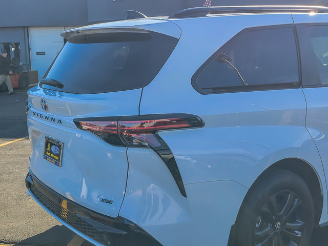 Used 2025 Toyota Sienna XSE image 9