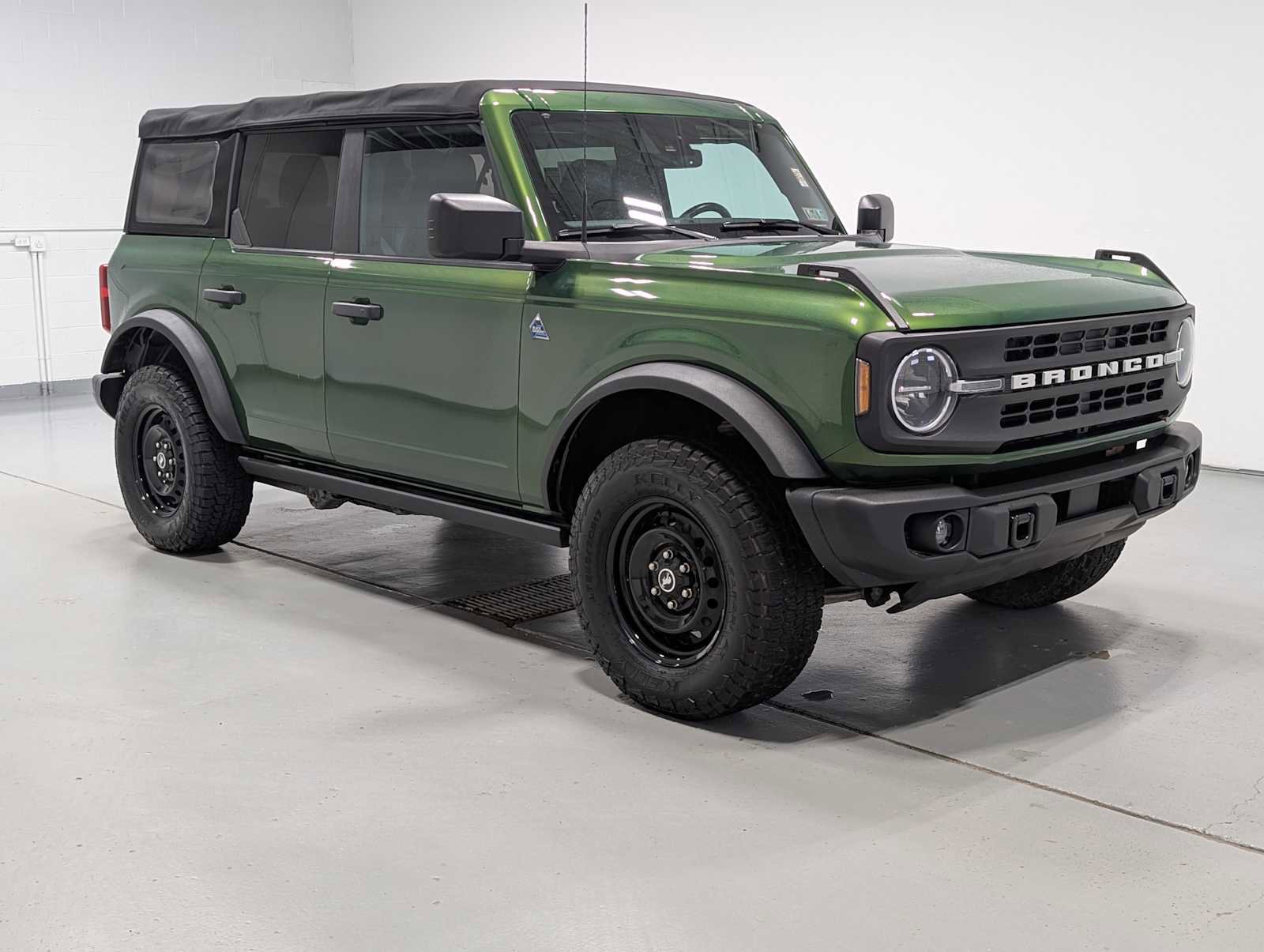 Certified 2023 Ford Bronco Black Diamond image 8