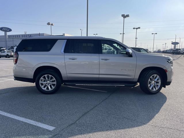 Used 2021 Chevrolet Suburban Premier w/ Premium Package AWD/4WD image 2