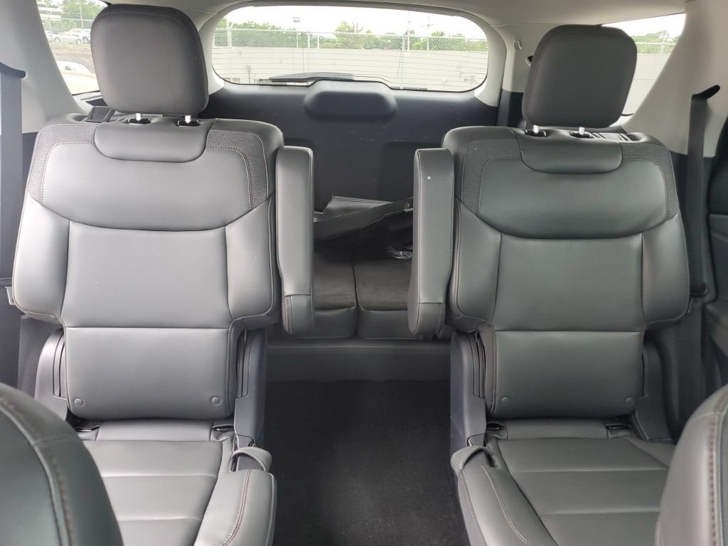 Certified 2025 Ford Explorer Active w/ Active Comfort Package AWD/4WD image 9