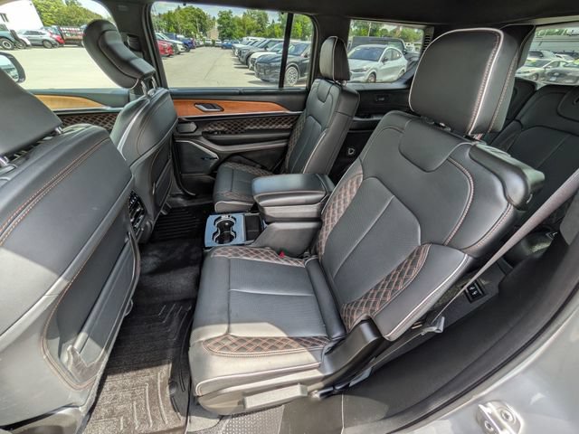 Used 2025 Jeep Grand Cherokee L Summit AWD/4WD image 18