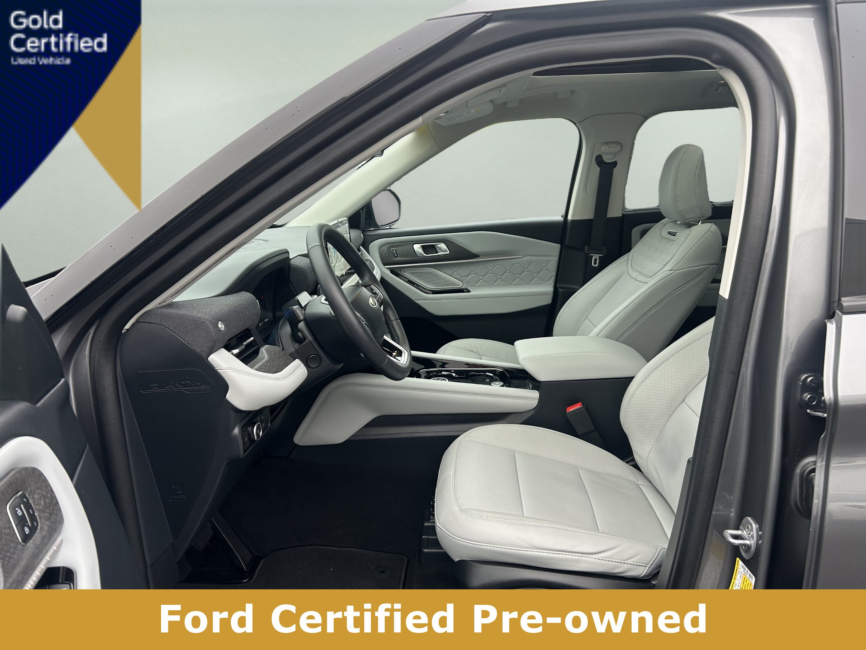 Certified 2025 Ford Explorer Platinum w/ Ultimate Package AWD/4WD image 9