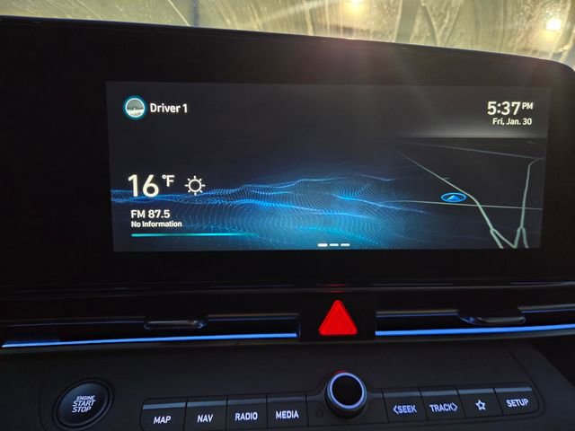 Used 2022 Hyundai Elantra Limited image 16