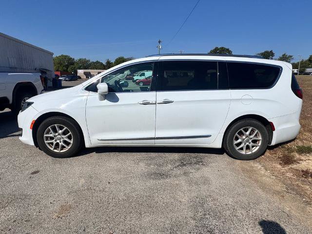 Used 2020 Chrysler Pacifica Touring-L FWD image 4