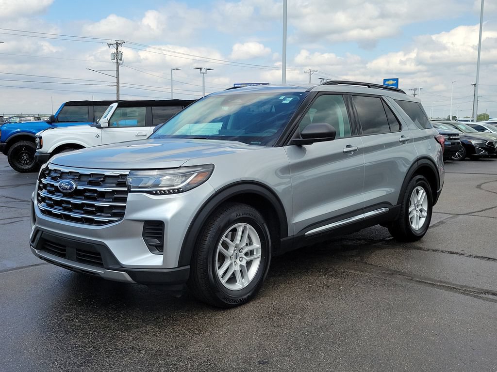 Certified 2025 Ford Explorer Active RWD image 8